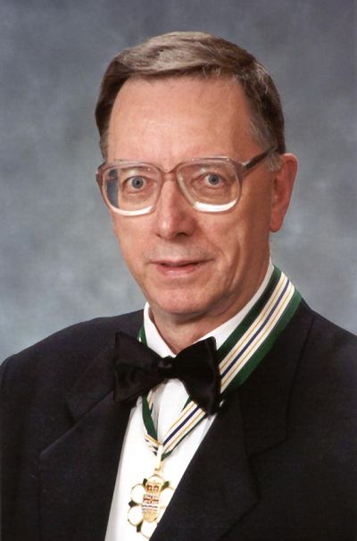 Dr. Leonel Perra